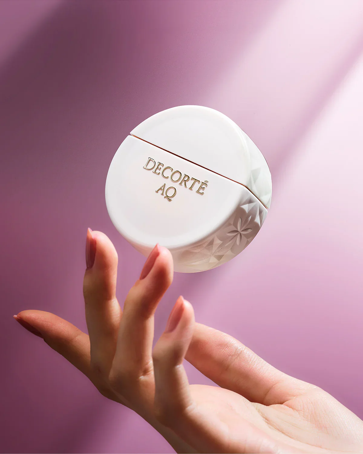 DECORTE AQ Hand Essence - Image 3