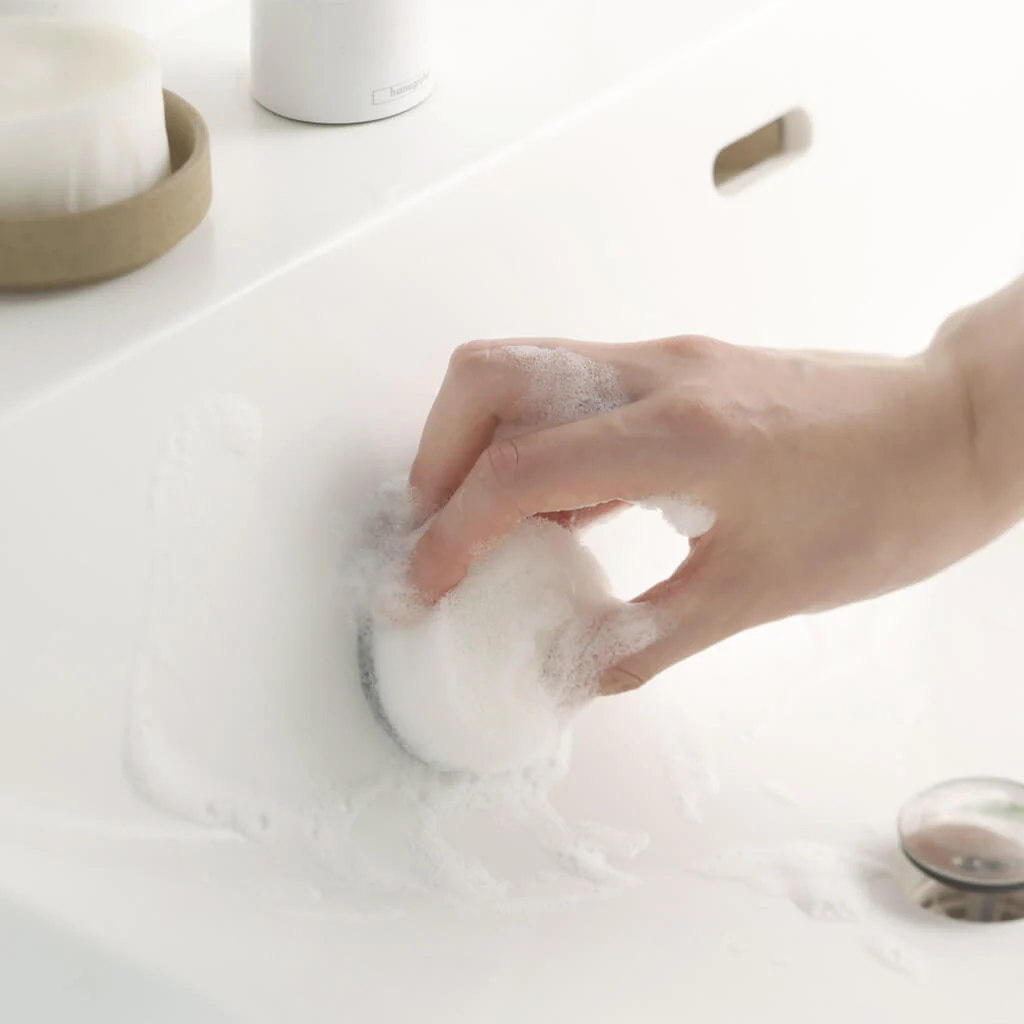MARNA Bathroom Sponge with Suction Cup - Image 6