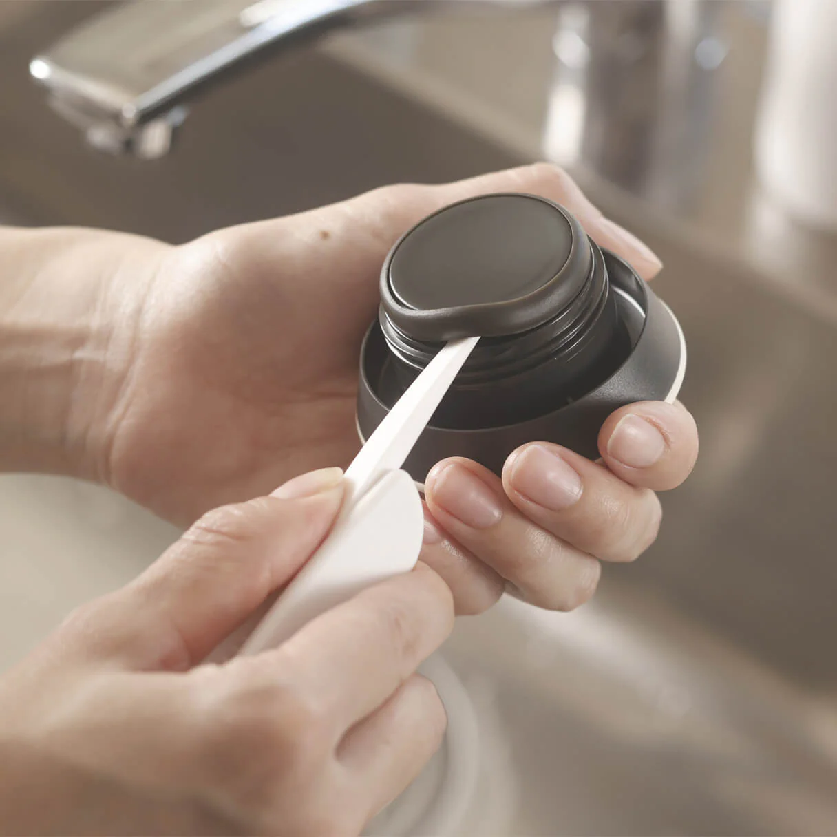 MARNA Multipurpose Water Bottle Cleaning Brush - Image 5